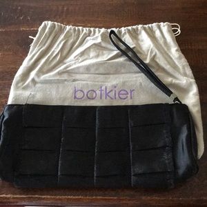 Botkier black static clutch